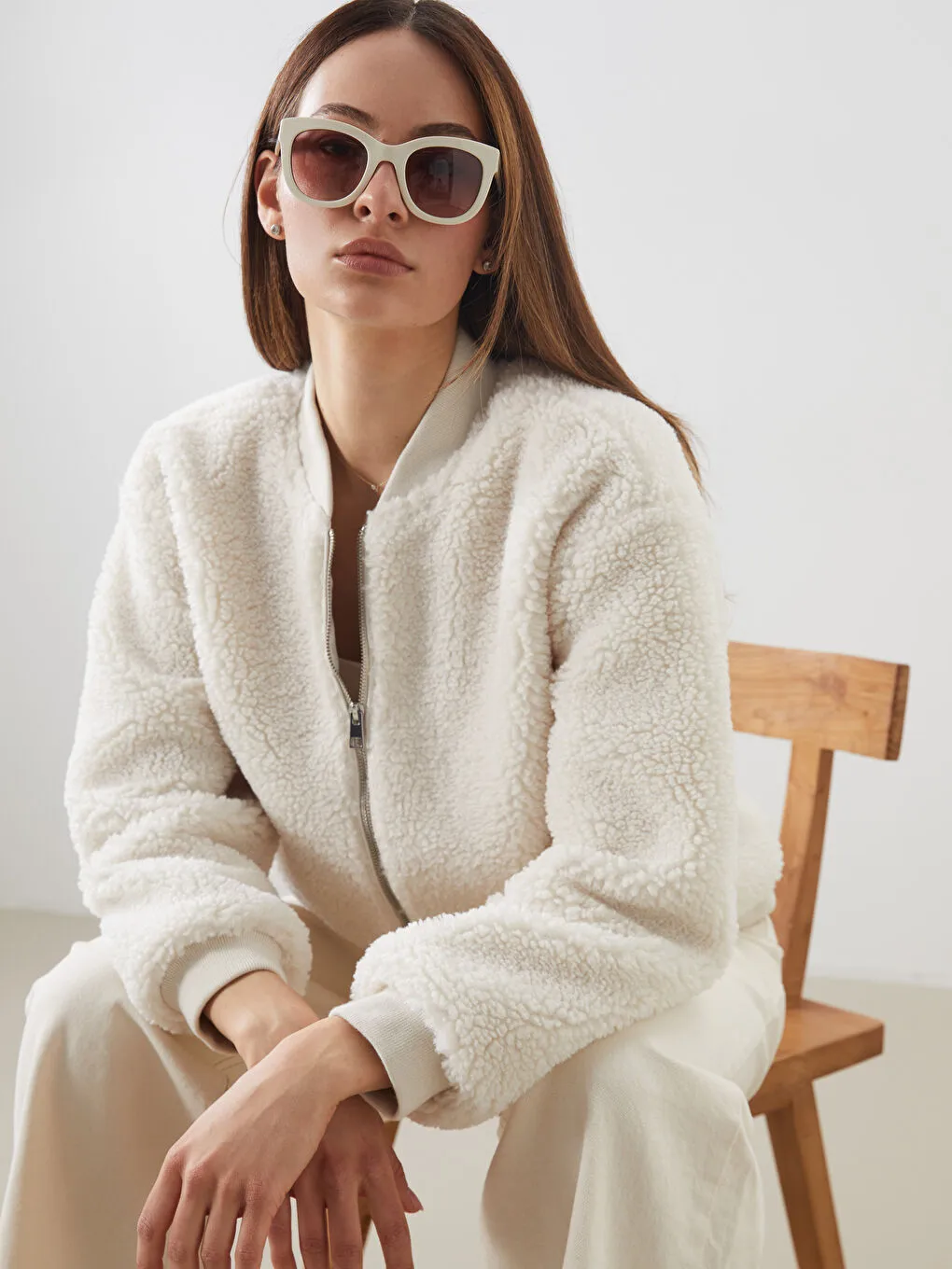 l_20252-w5bi05z8-r9j-83-62-92-176_a coat33 - Image 1